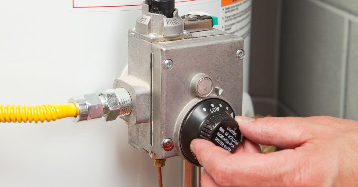 Person testing a gas thermostat